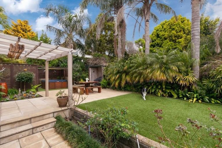 Photo of property in 6a Manuwai Road, Torbay, Auckland, 0630