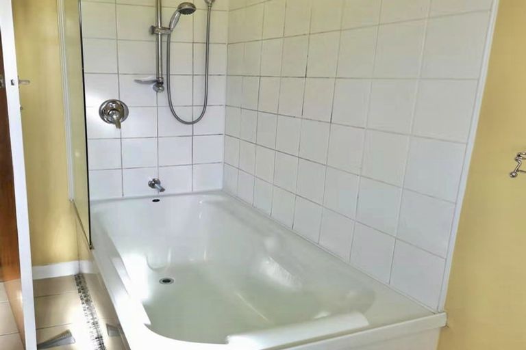 Photo of property in 2/134 Forrest Road, Milford, Auckland, 0620