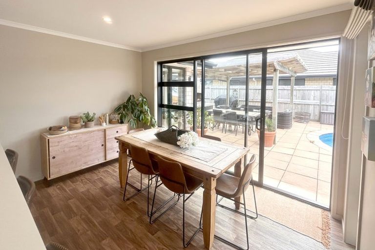 Photo of property in 15 Rainey Crescent, Papamoa Beach, Papamoa, 3118