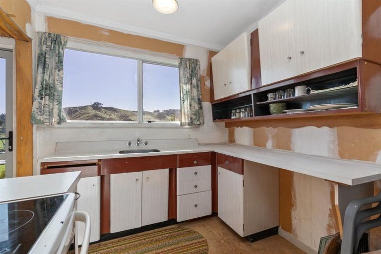 Photo of property in 14 Karaka Road, Kawakawa Bay, Papakura, 2585