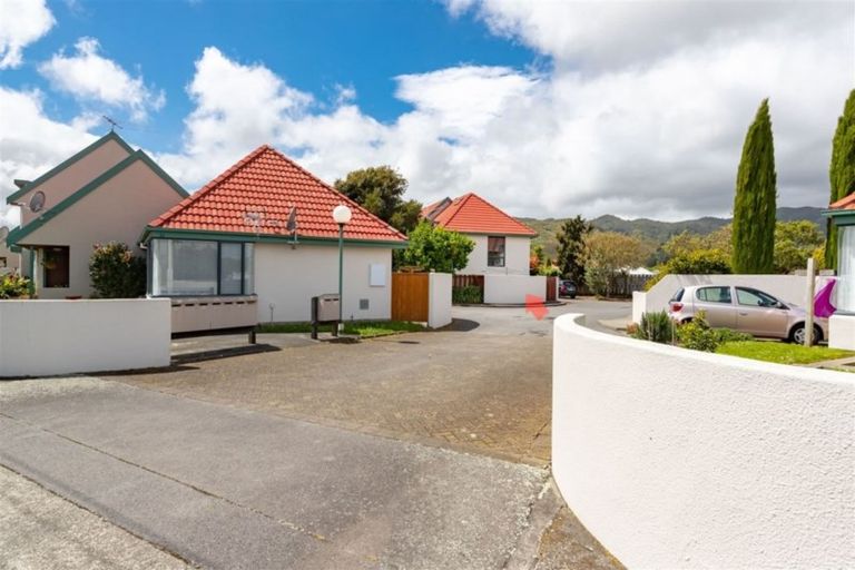 Photo of property in 28 Mcbain Grove, Avalon, Lower Hutt, 5011