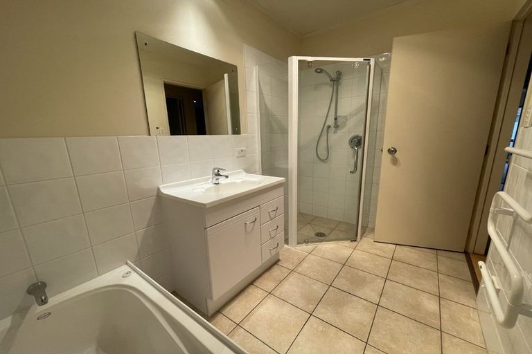 Photo of property in 1 Sunvista Avenue, Oteha, Auckland, 0632