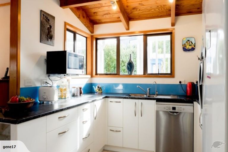 Photo of property in 21 Du Fresne Place, Russell, 0202