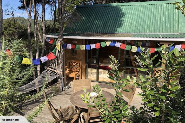 Photo of property in 128 Lone Kauri Road, Karekare, Auckland, 0772