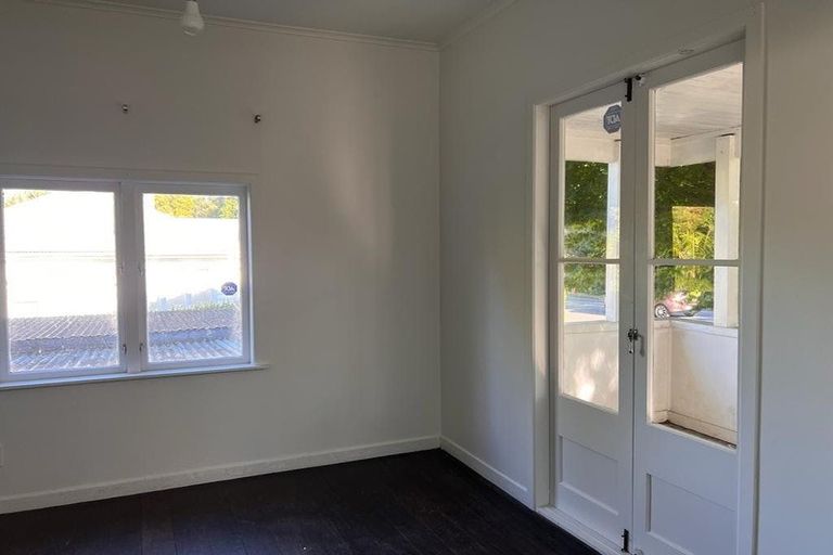 Photo of property in 155 Glenfield Road, Hillcrest, Auckland, 0626