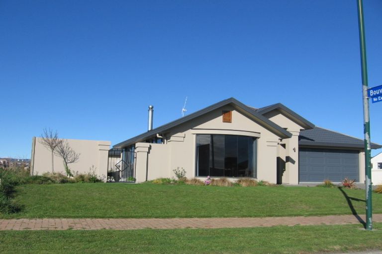 Photo of property in 32 Clearview Drive, Milson, Palmerston North, 4414