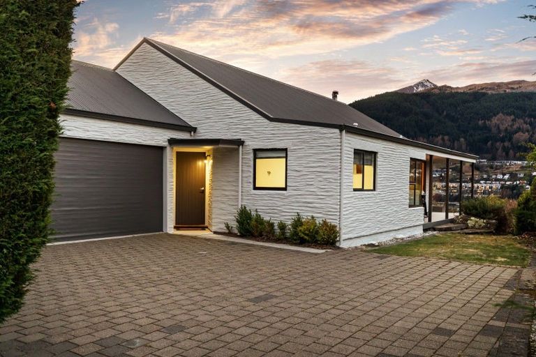 Photo of property in 379 Peninsula Road, Kelvin Heights, Queenstown, 9300