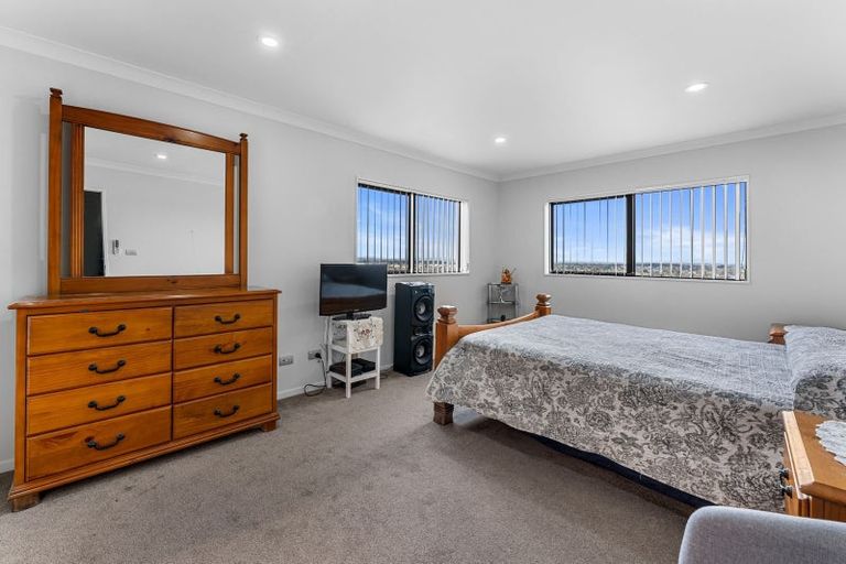 Photo of property in 126 Keri Vista Rise, Papakura, 2110
