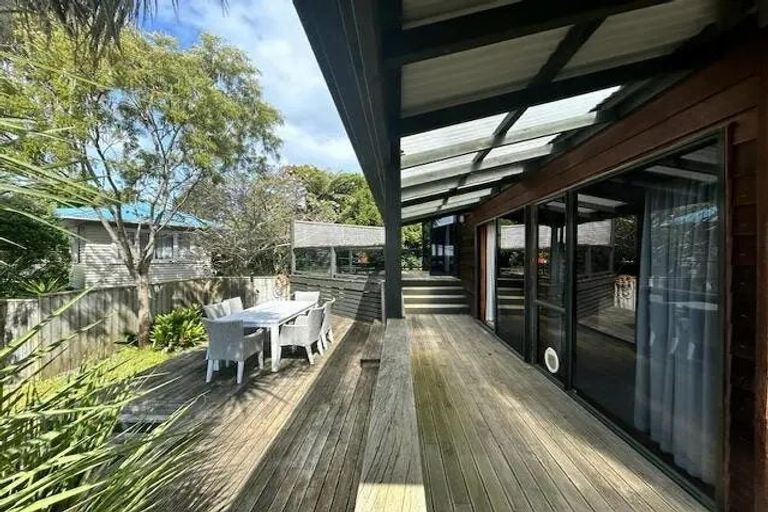 Photo of property in 71 Wairau Road, Oakura, 4314