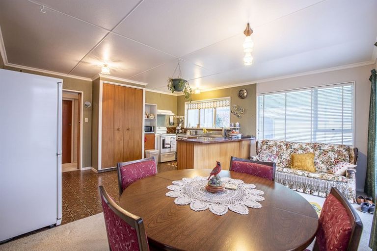 Photo of property in 17 Palliser Place, Milson, Palmerston North, 4414