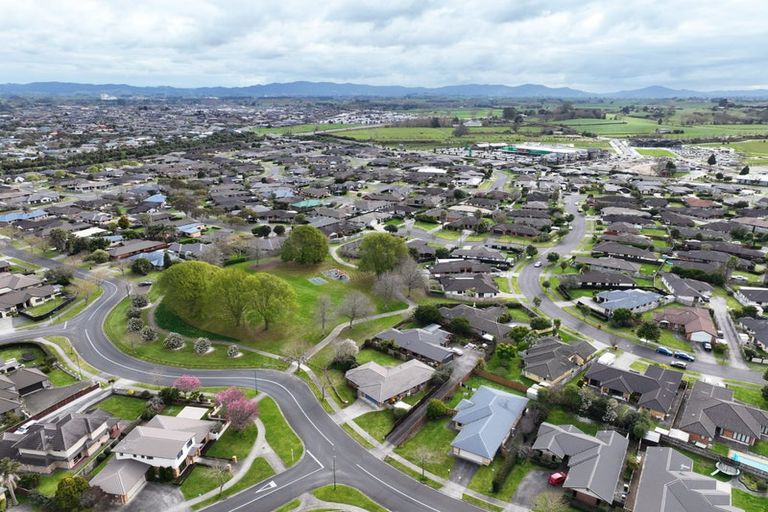 Photo of property in 35 Farringdon Avenue, Rototuna North, Hamilton, 3210