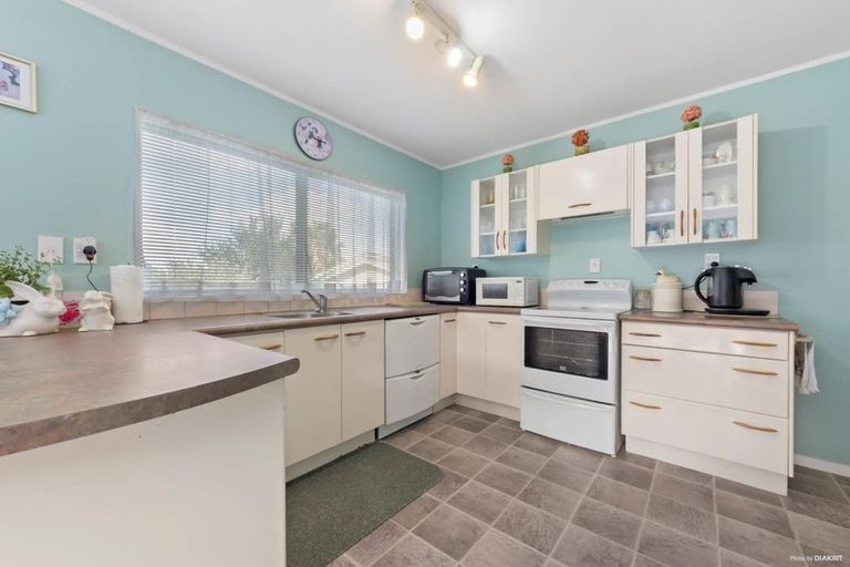 Photo of property in 9 Milan Drive, Glen Eden, Auckland, 0602