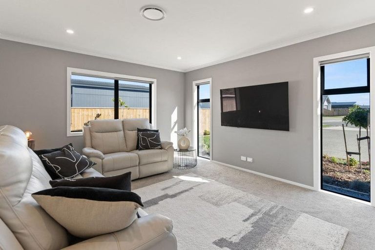 Photo of property in 21 Coralie Place, Lansdowne, Masterton, 5810