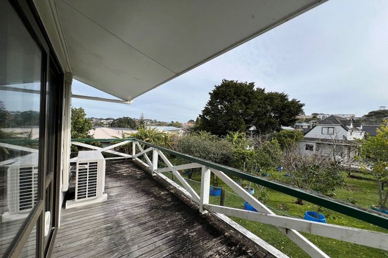 Photo of property in 1/286 Wairau Road, Glenfield, Auckland, 0629