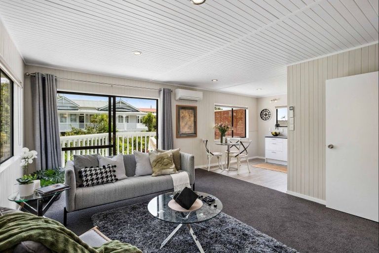 Photo of property in 2/30 Fordham Street, Beach Haven, Auckland, 0626