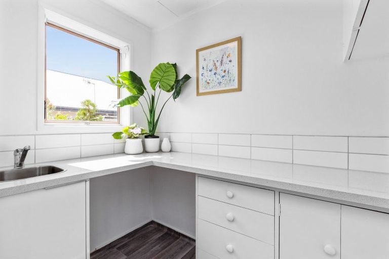 Photo of property in 2/6 Lindsay Street, Havelock North, 4130