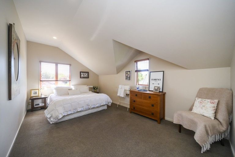 Photo of property in 17 Montgomery Terrace, Hokowhitu, Palmerston North, 4410