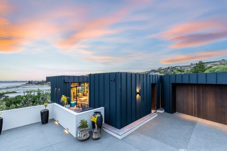 Photo of property in 37 Mount Pleasant Road, Mount Pleasant, Christchurch, 8081