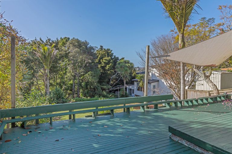 Photo of property in 181 Glenfield Road, Hillcrest, Auckland, 0627
