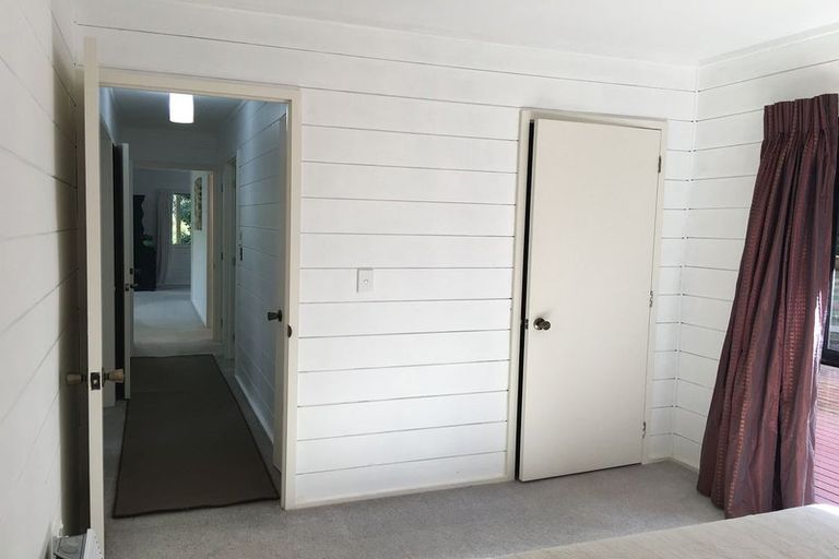 Photo of property in 11 Kereru Grove, Greenhithe, Auckland, 0632