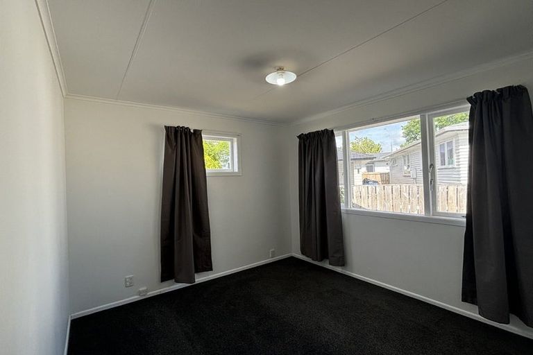Photo of property in 77 Collins Road, Melville, Hamilton, 3206