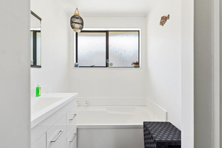 Photo of property in 52 Langstone Street, Welcome Bay, Tauranga, 3112