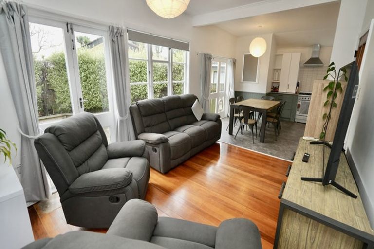 Photo of property in 6 Nathan Place, West End, Palmerston North, 4412