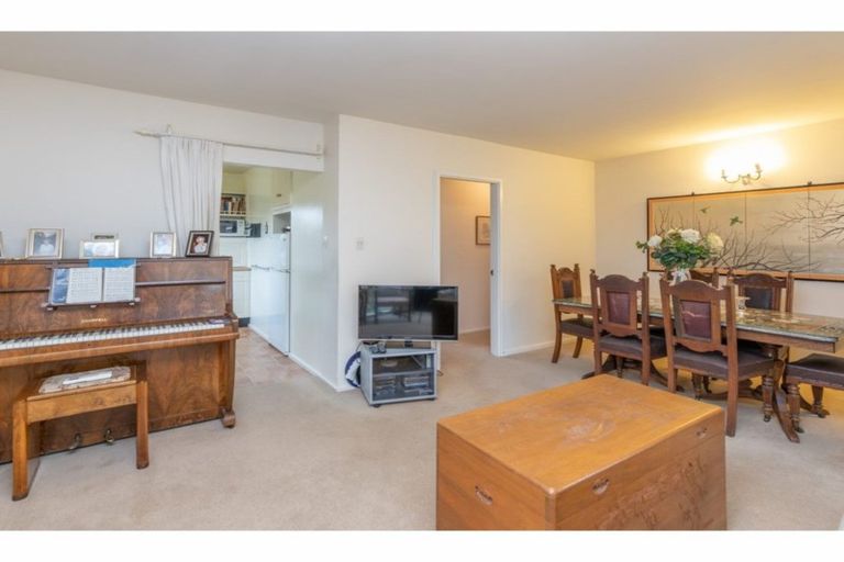 Photo of property in 2/2a Chilcombe Street, Ilam, Christchurch, 8041