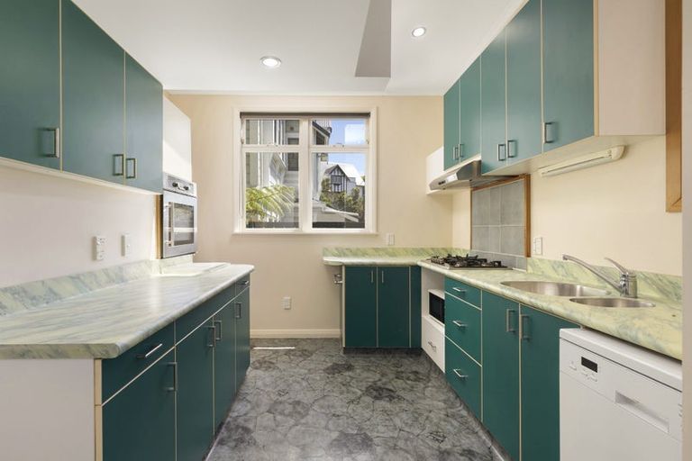 Photo of property in 42 Raroa Road, Kelburn, Wellington, 6012