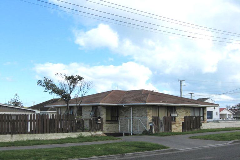 Photo of property in 27 Aotea Street, Castlecliff, Whanganui, 4501