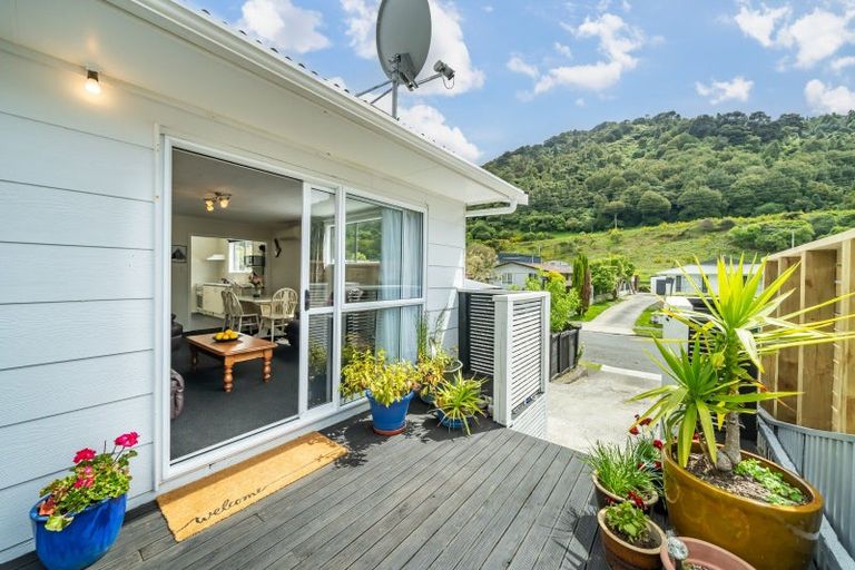 Photo of property in 1/32 Hartford Crescent, Totara Park, Upper Hutt, 5018