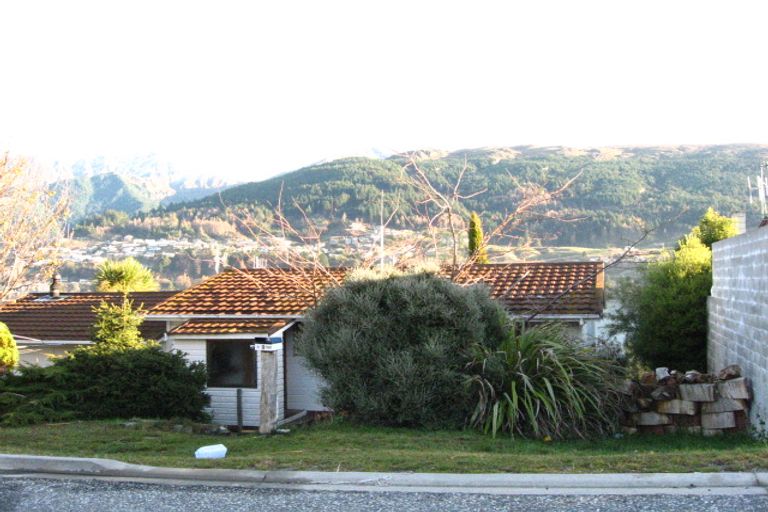 Photo of property in 9 Mincher Road, Kelvin Heights, Queenstown, 9300