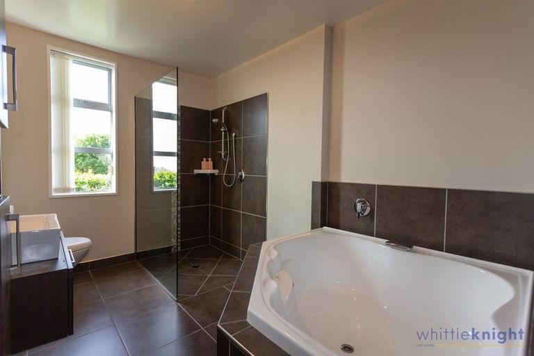 Photo of property in 2 Redcliffs View Lane, Redcliffs, Christchurch, 8081