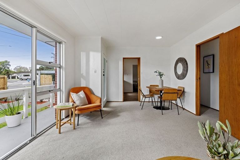 Photo of property in 2 Border Road, Henderson, Auckland, 0612