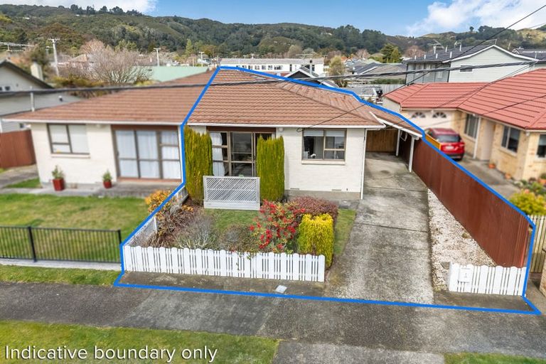 Photo of property in 2/48 Kowhai Avenue, Ebdentown, Upper Hutt, 5018