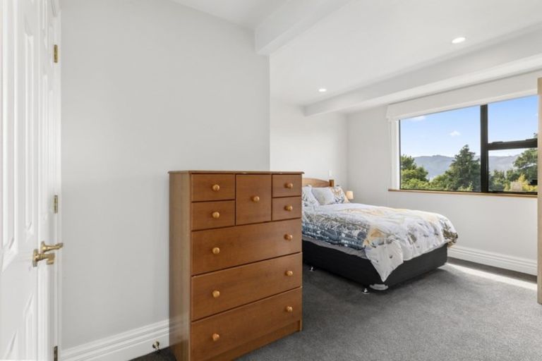 Photo of property in 1 Corrondella Grove, Belmont, Lower Hutt, 5010