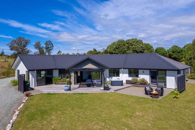 Photo of property in 90 Stagecoach Road, Upper Moutere, 7173