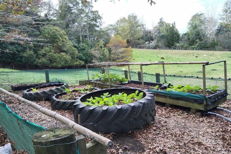 Photo of property in 11 Te Pahi River Drive, Paparoa, Maungaturoto, 0583