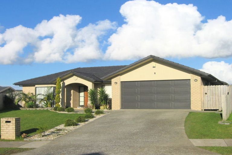 Photo of property in 8 Ballydonegan Rise, East Tamaki, Auckland, 2013