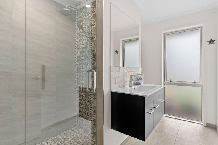 Photo of property in 25 Capstone Place, Te Kamo, 0185