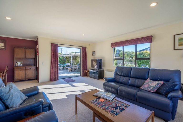 Photo of property in 18 Barrett Drive, Waikanae Beach, Waikanae, 5036