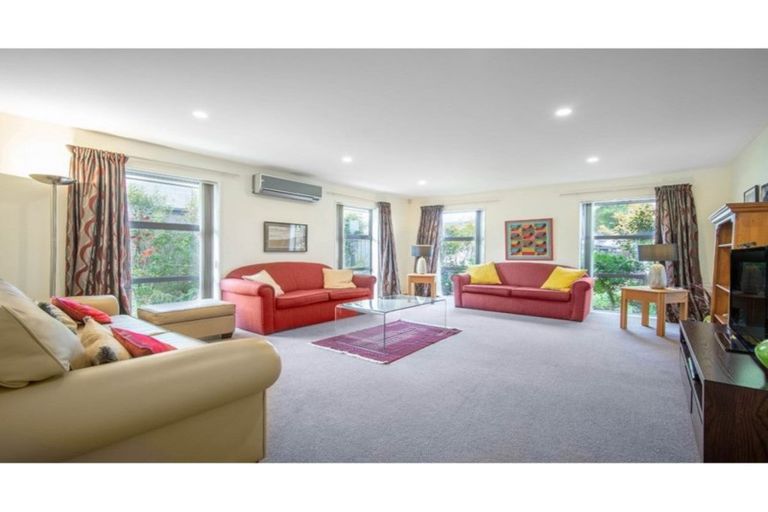 Photo of property in 4 The Oval, Hillmorton, Christchurch, 8024