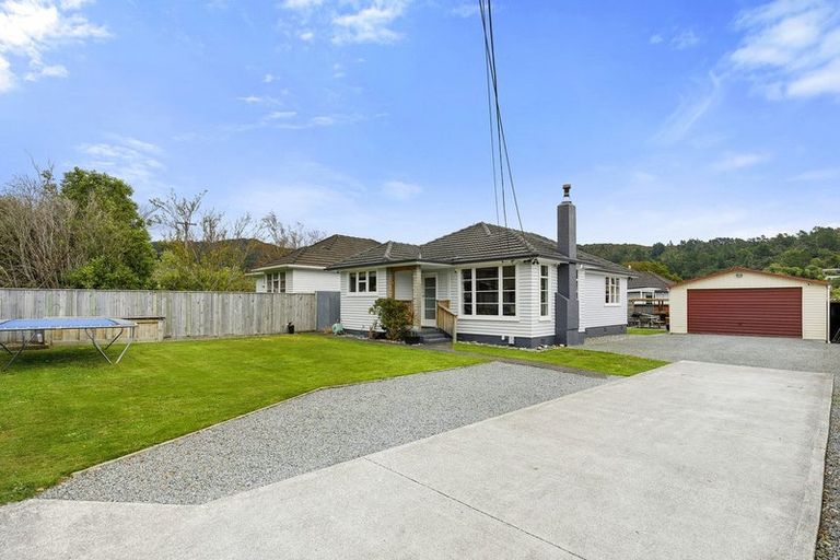 Photo of property in 302 Stokes Valley Road, Stokes Valley, Lower Hutt, 5019
