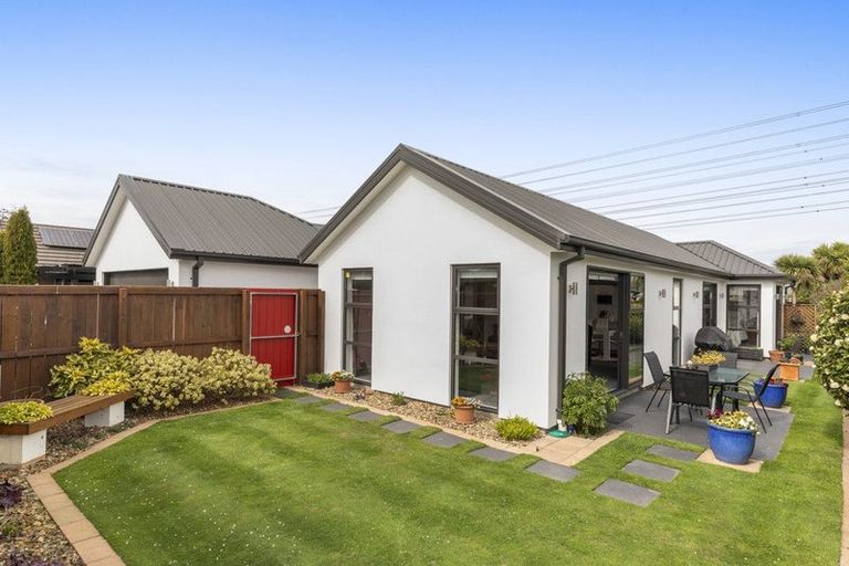 Photo of property in 37 Little Oaks Drive, Yaldhurst, Christchurch, 8042