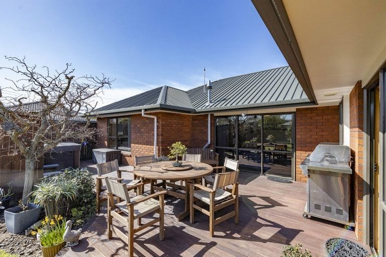 Photo of property in 6 Thornhill Place, Sockburn, Christchurch, 8042