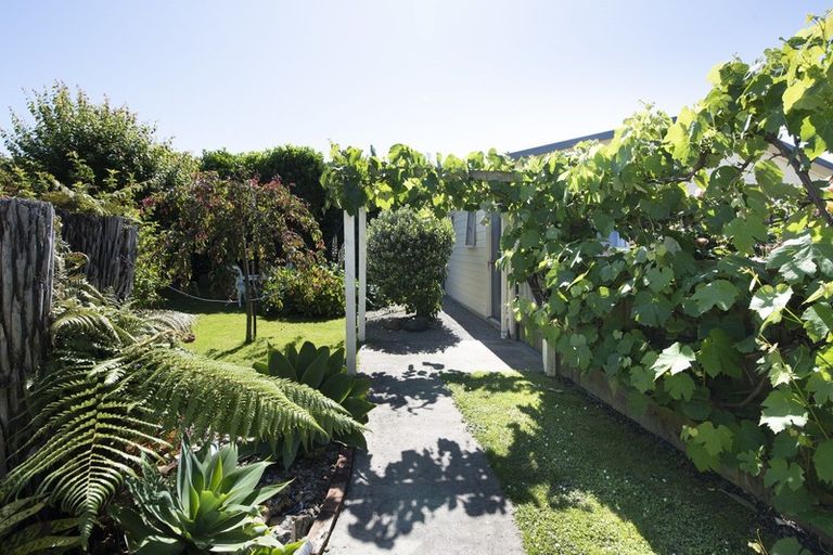 Photo of property in 129 Rangiuru Road, Otaki Beach, Otaki, 5512
