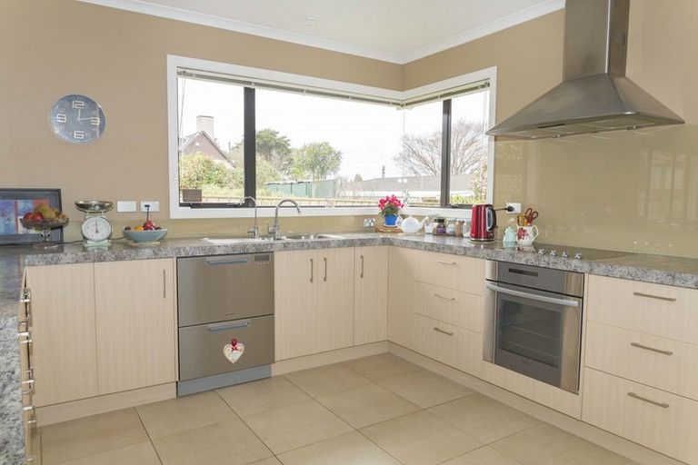 Photo of property in 8a Allan Street, Dannevirke, 4930