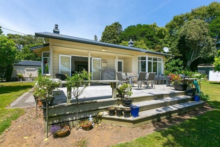 Photo of property in 160 Henwood Road, Paraite, New Plymouth, 4372