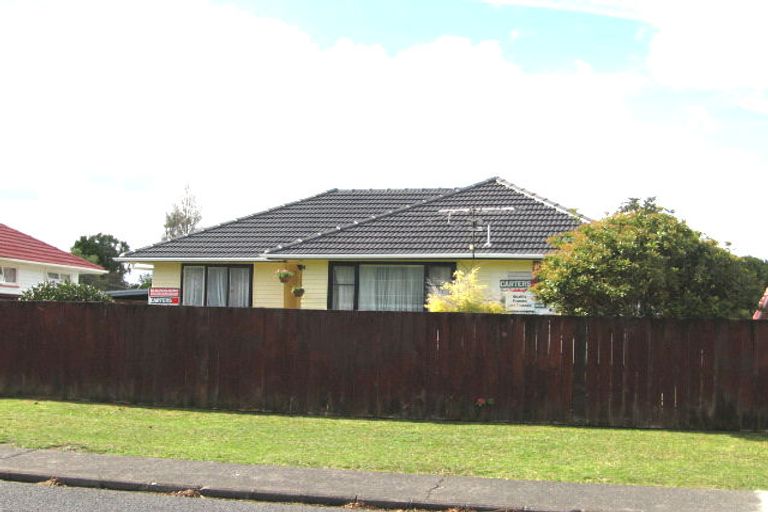 Photo of property in 9 Roby Street, Te Atatu Peninsula, Auckland, 0610