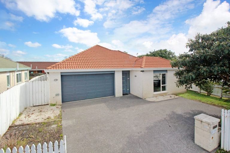 Photo of property in 1/171 Botany Road, Botany Downs, Auckland, 2010